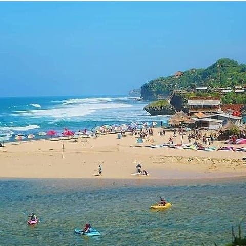 Mengunjungi Pantai Terindah di Jogja: Simak Lokasi, HTM dan Review Keren Pantai Drini