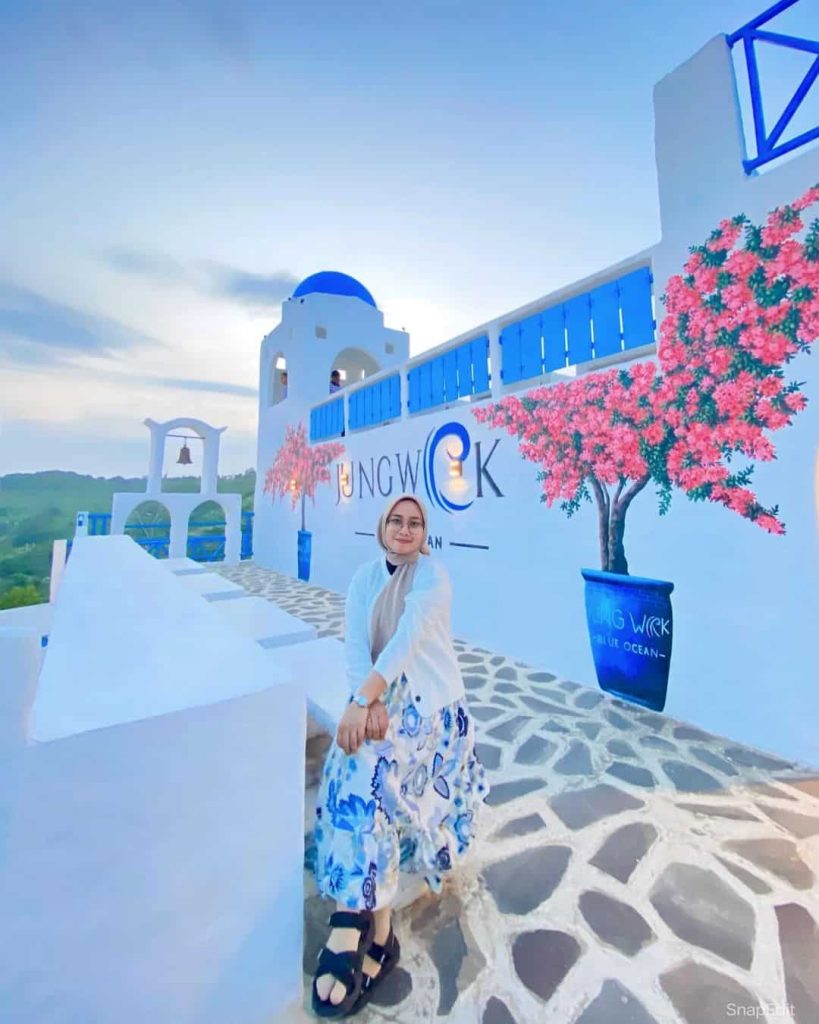 Berkunjung ke Santorini-nya Jogja, Jungwok Blue Ocean yang Bertabur Spot Foto Cantik dan Instagramable