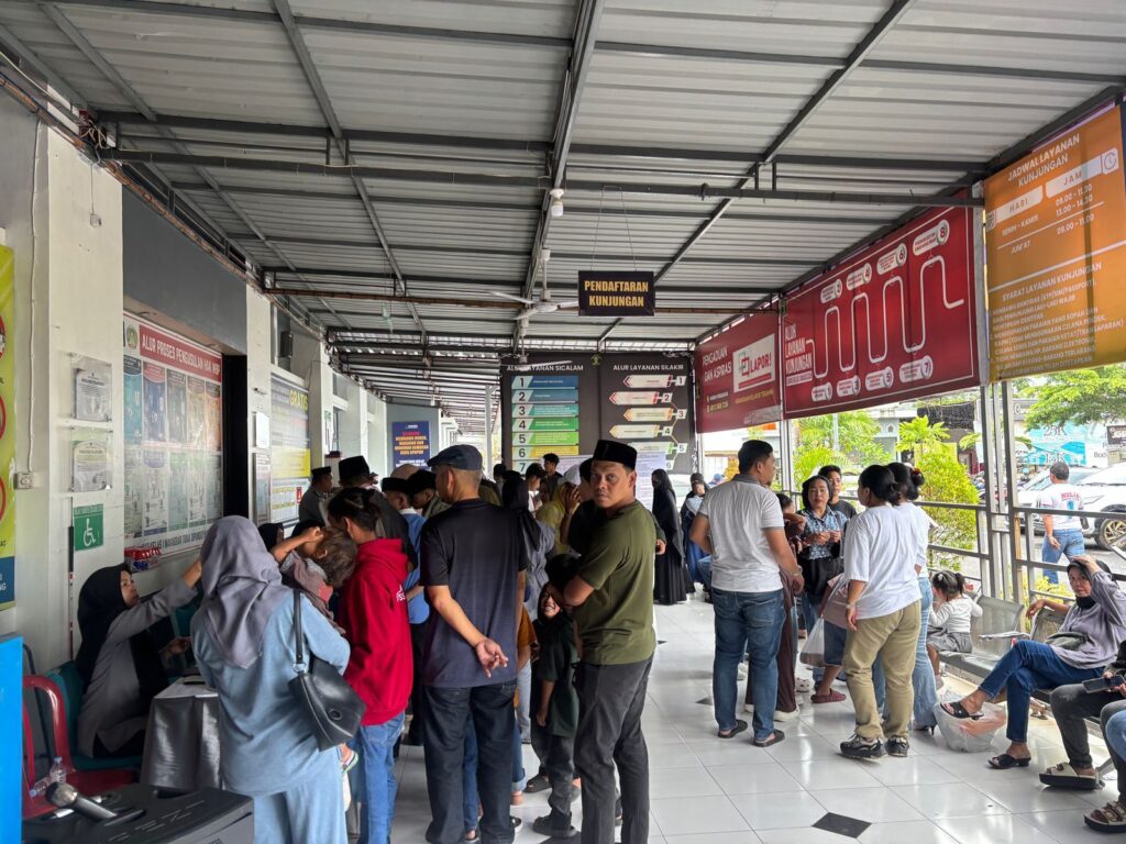 Kunjungan Hari Raya Penuh Kebahagiaan, Keluarga Warga Binaan Lembaga Pemasyarakatan Kelas I Makassar Sampaikan Rasa Syukur