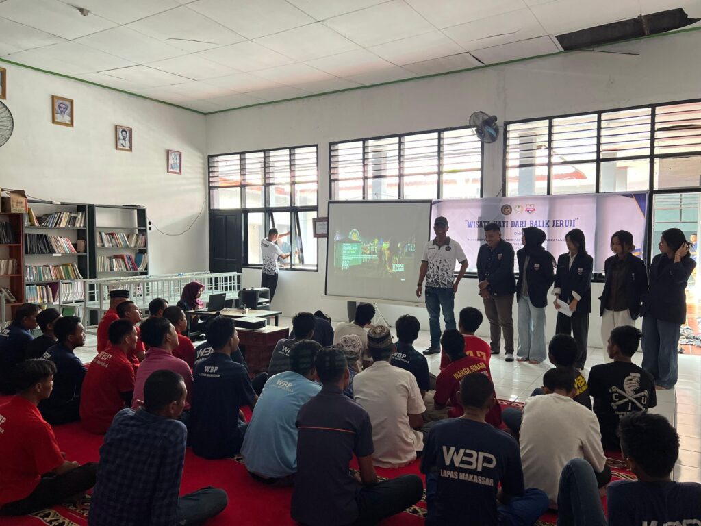 Wisata Hati dari Balik Jeruji, Mahasiswa Unibos Ciptakan Keceriaan Lewat Nobar di Lapas Makassar
