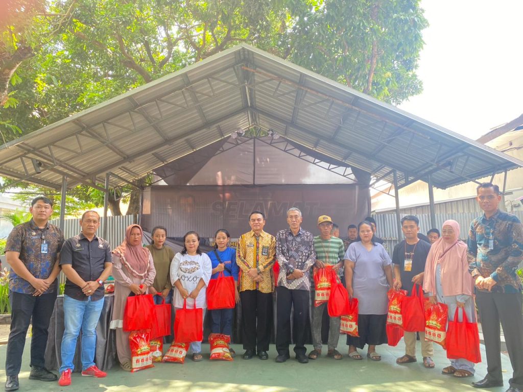 Lapas Kelas I Makassar Salurkan Bantuan Sosial Demi Terwujudnya 13 Program Akselerasi Menteri Imipas