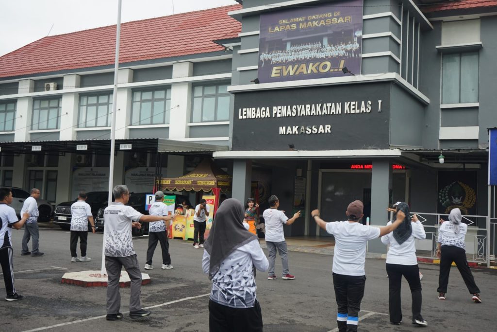 SENAM BERSAMA WUJUDKAN JUMAT SEHAT DAN PENUH KEBERSAMAAN