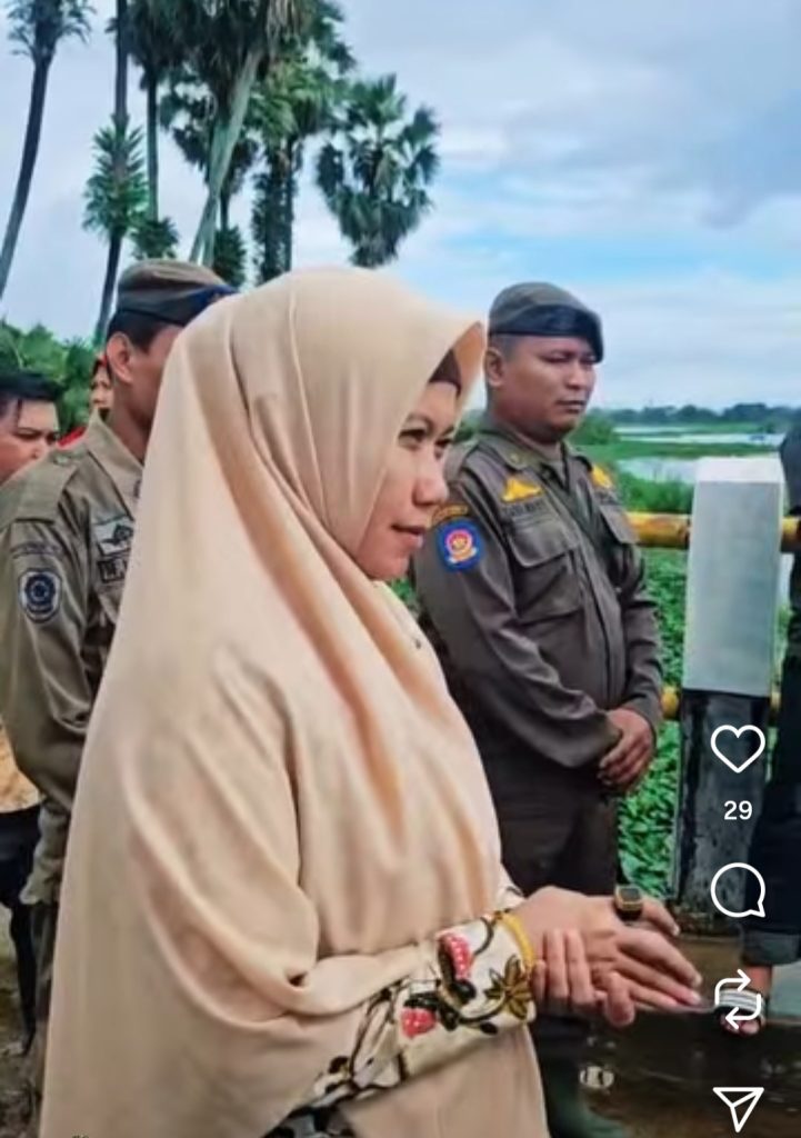 Kepala DP2 Makassar Dampingi Wali Kota Meninjau Lahan Persawahan Terdampak Banjir di Kajenjeng