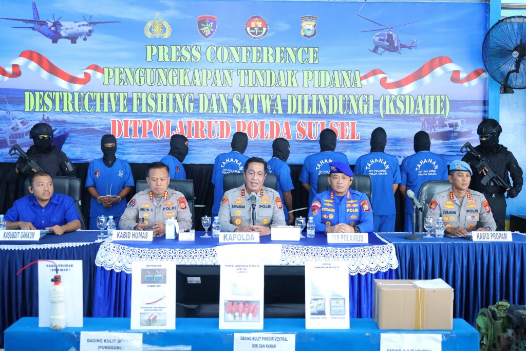 Kapolda Sulsel Pimpin Press Conference Pengungkapan Tindak Pidana Destructive Fishing dan Satwa Dilindungi