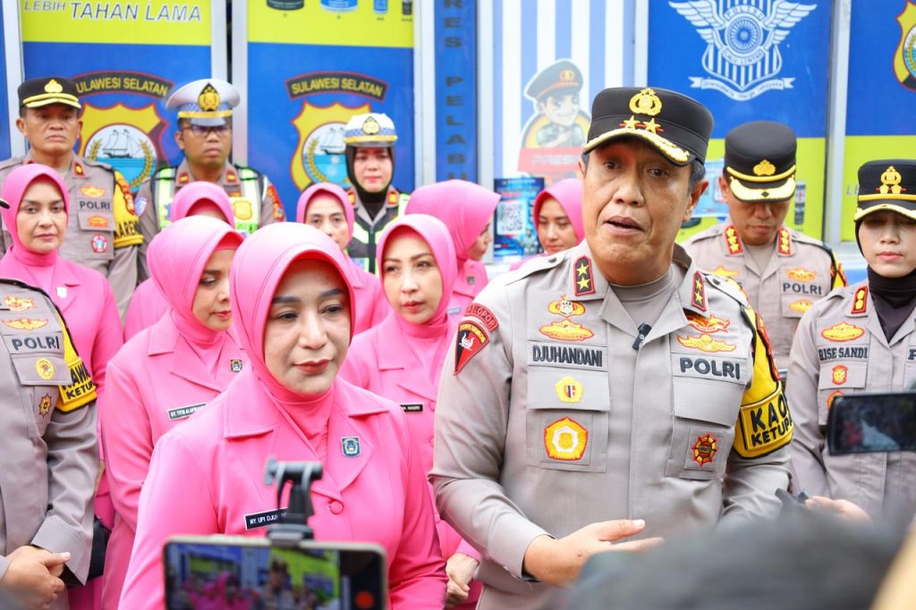Kapolda Sulsel dan Ketua Bhayangkari Tinjau Pos Pengamanan, Pastikan Operasi Ketupat 2026 Berjalan Optimal di Makassar