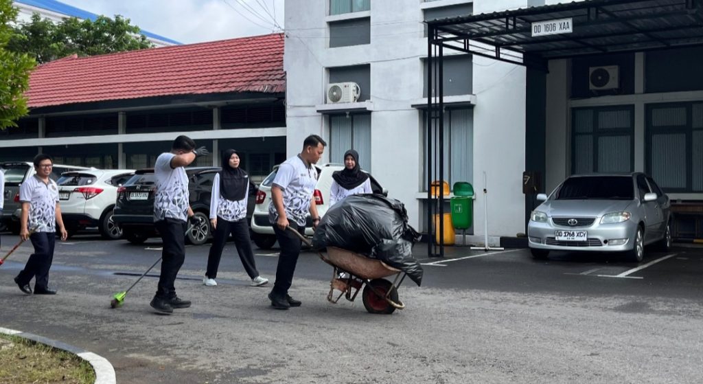 Perkuat Budaya Kerja dan Kepedulian Lingkungan, Lapas Makassar Gencarkan Aksi Bersih-Bersih Wujudkan Area Kantor yang Bersih dan Asri