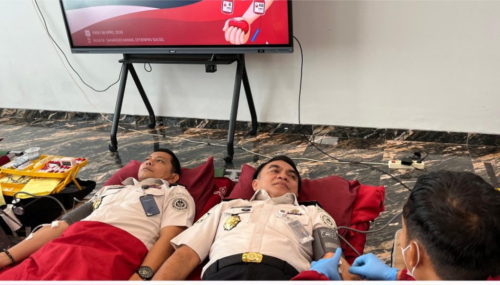 Aksi Kemanusiaan di Hari Bhakti Pemasyarakatan ke-62, Kalapas Makassar ikut Donor Darah”