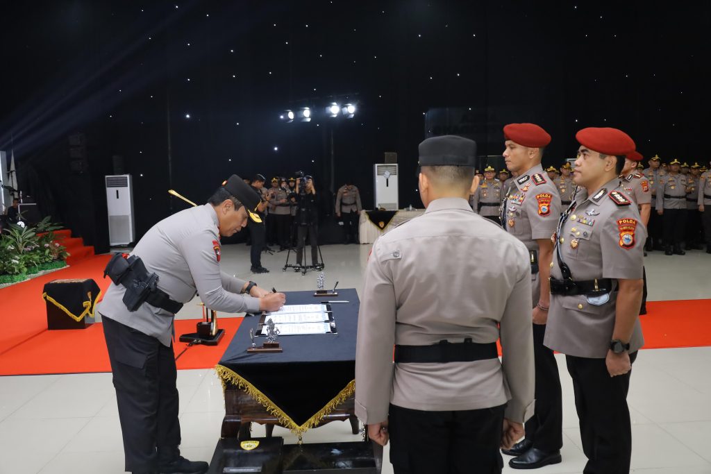 Kapolda Sulsel Pimpin Pelantikan Wakapolda dan Dirreskrimum serta Sertijab Dirreskrimsus, Tekankan Dukungan dan Soliditas Jajaran