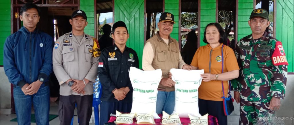 Sebanyak 3.517 Kepala Keluarga di Kecamatan Seko dapat bantuan beras minyak dari program ketahanan pangan nasional