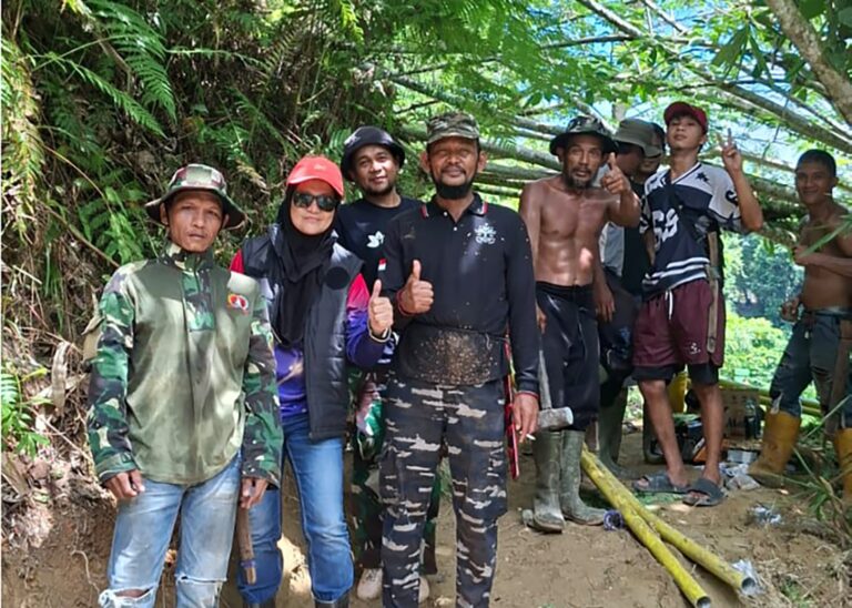 UPT Pariwisata, Pemdes, dan Warga Pincara Gotong Royong Buka Jalur Jembatan yang Rusak