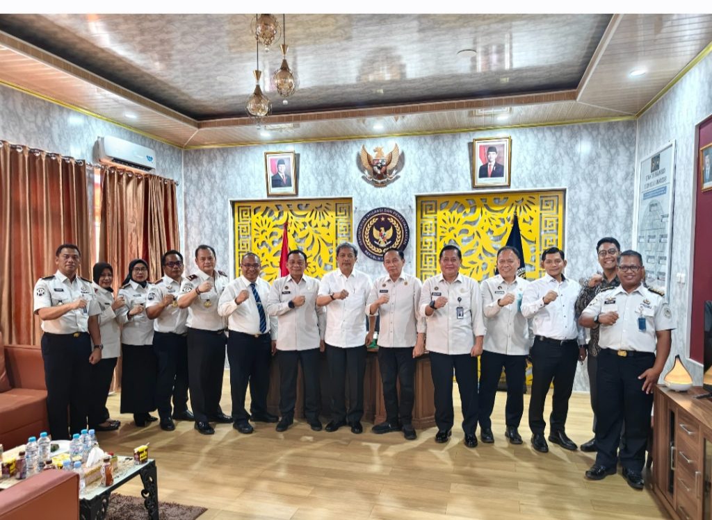 Perkuat Reformasi Birokrasi, Kanwil Ditjenpas Sulsel Dampingi Kunjungan Kerja Staf Ahli Menteri dan Tenaga Ahli Menteridi UPT Pemasyarakatan Makassar