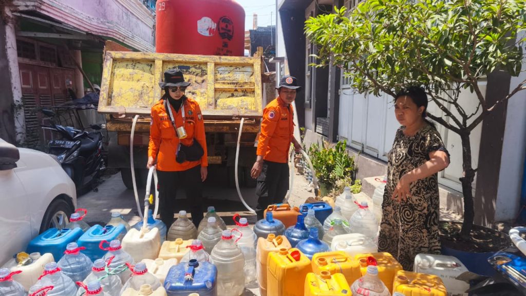 Perhatian Appi ke Warga, BPBD Makassar Distribusi Air Bersih ke 161 Titik, 33.641 Jiwa Jadi Sasaran