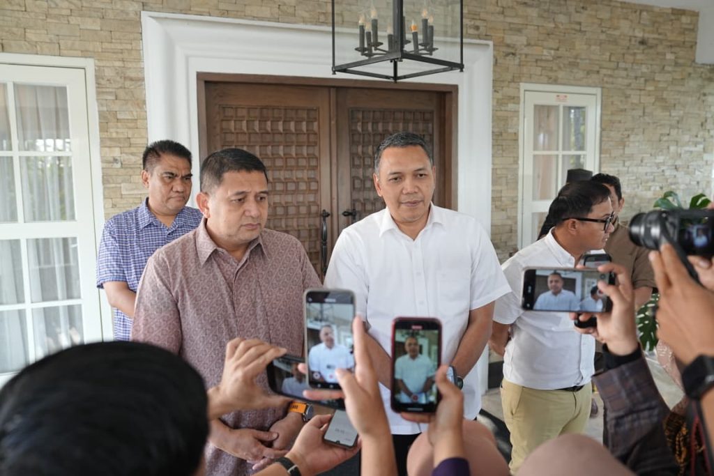 Temui Wali Kota Makassar, Pihak Pertamina Sebut Stok BBM Aman, dan 15 SPBU Mulai Landai
