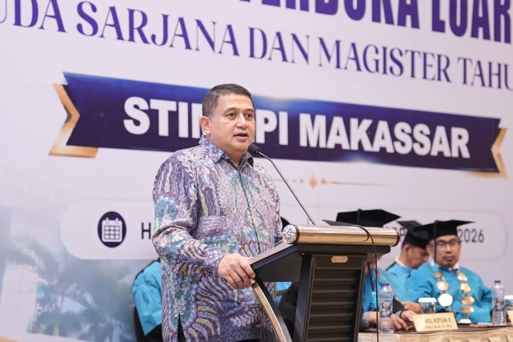 Pesan Munafri ke Wisudawan STIM-LPI Makassar: Ini Bukan Akhir Perjalanan, Tapi Awal untuk Memberi Manfaat