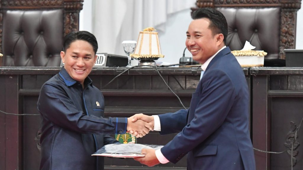 Bupati Luwu Utara Serahkan KUA dan PPAS APBD Perubahan 2026 ke DPRD