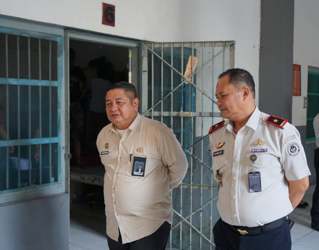 PERKUAT PENGAWASAN, KAKANWIL DITJENPAS SULSEL TINJAU KAMAR HUNIAN DAN FASILITAS LAPAS MAKASSAR