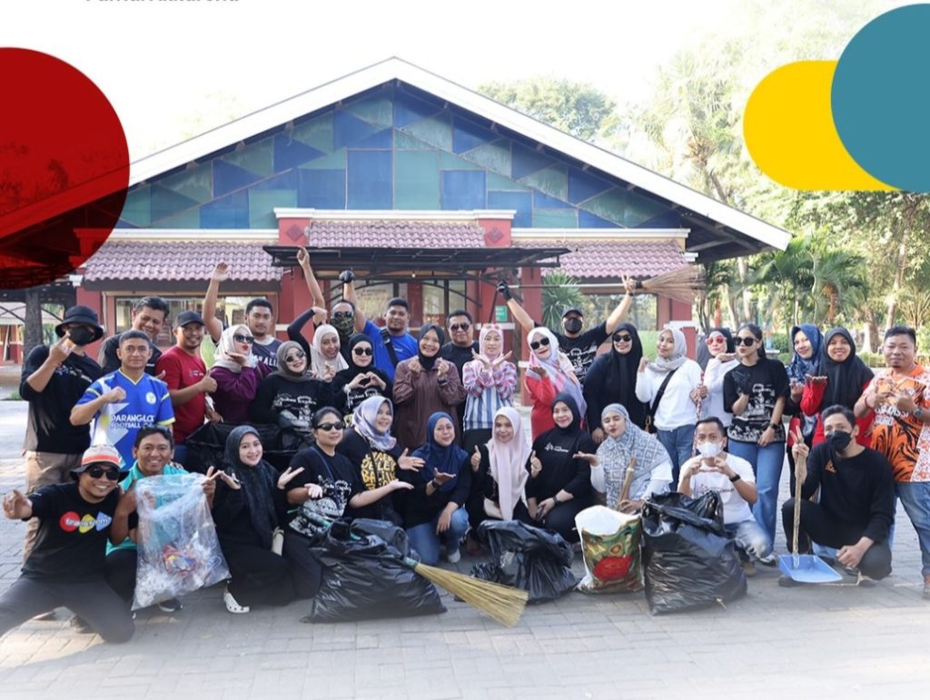 Dispar Makassar Turut Bergerak Bersihkan Pantai Akkarena di World Cleanup Day 2026