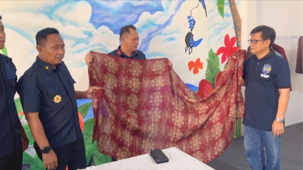 KEMBANGKAN KETERAMPILAN WBP, LAPAS MAKASSAR RESMI BUKA SANGGAR BATIK