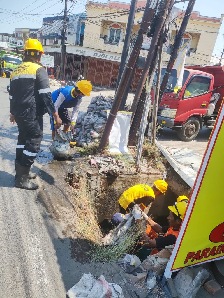 Bertahun-tahun Langganan Banjir, Kini Pemkot Makassar Keruk Drainase di Tiga Titik Paccerakkang