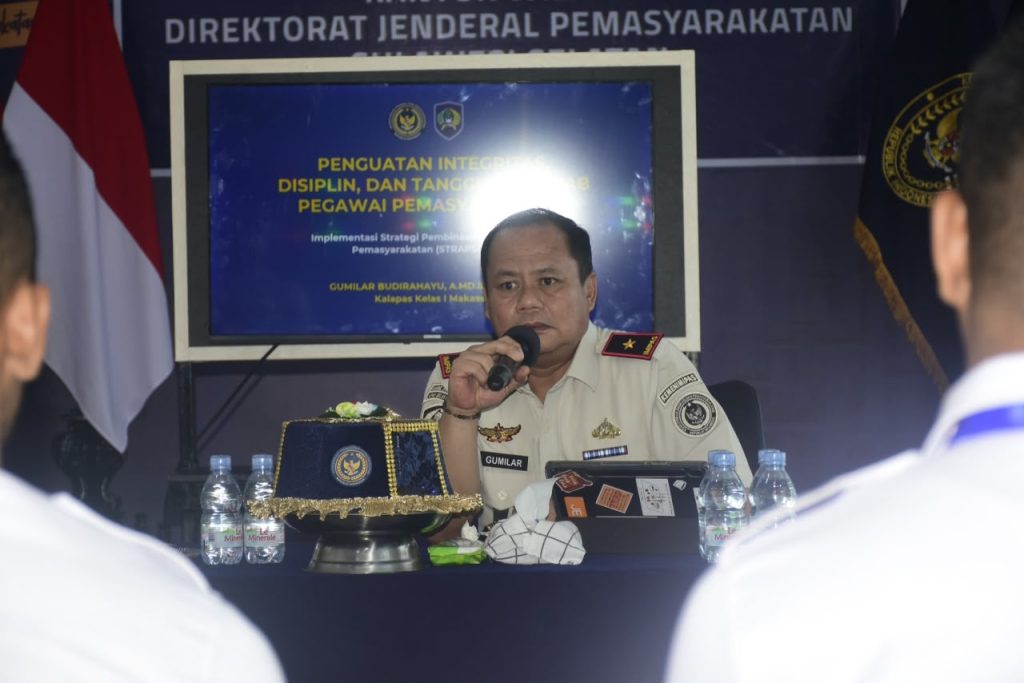 PERKUAT INTEGRITAS, DISIPLIN, DAN TANGGUNG JAWAB, KALAPAS MAKASSAR BAWAKAN MATERI PENGUATAN MELALUI PROGRAM STRAPSUS PAS